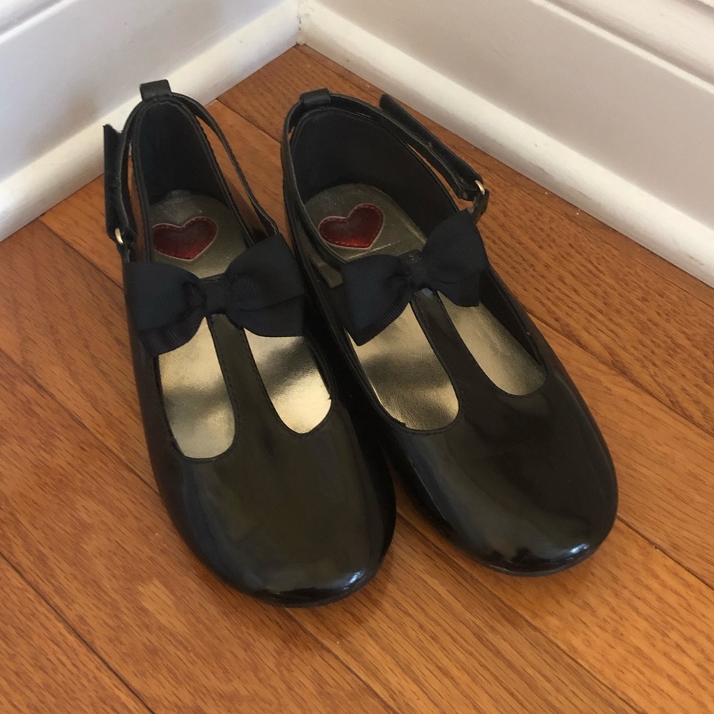 Girls black flats